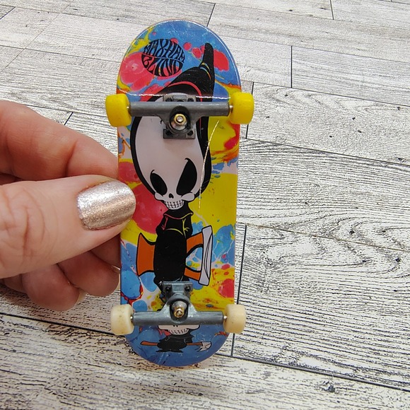 Tech Deck Fingerboard Mini Skateboard Toy Grim Reaper Graphic Yellow Wheels - Picture 1 of 6